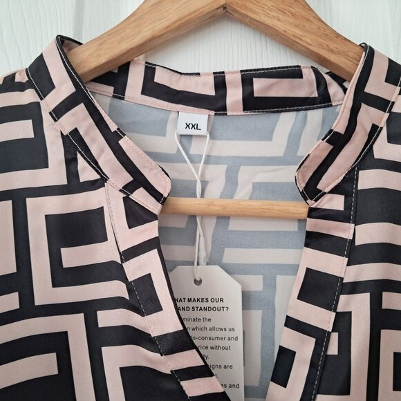 Made with Love NWT Women's Plus Size Geometric print blouse- XXL - Picture 3 of 6